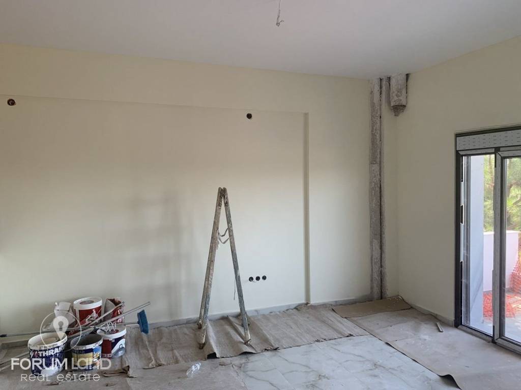 Forumland Real Estate, Σαλόνι