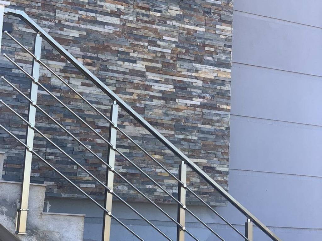 Forumland Real Estate, Εξωτερικές Σκάλες