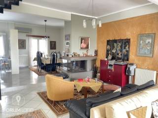 Forumland Real Estate, Σαλόνι με τζάκι