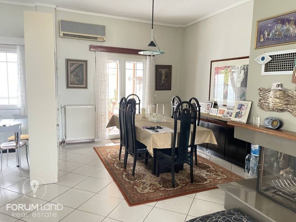 Forumland Real Estate, Τραπεζαρία