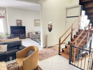 Forumland Real Estate, Σαλόνι