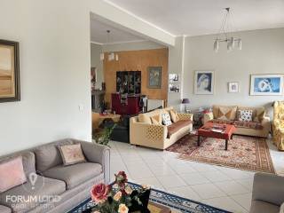 Forumland Real Estate, Σαλόνι