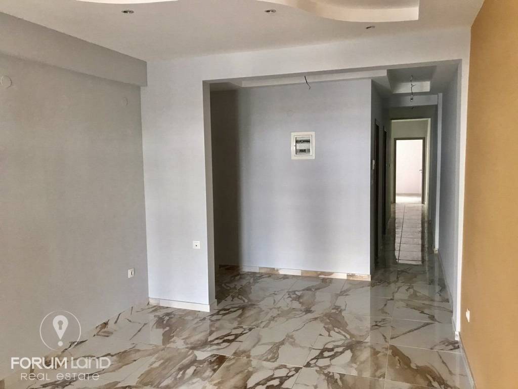 Forumland Real Estate, Σαλόνι