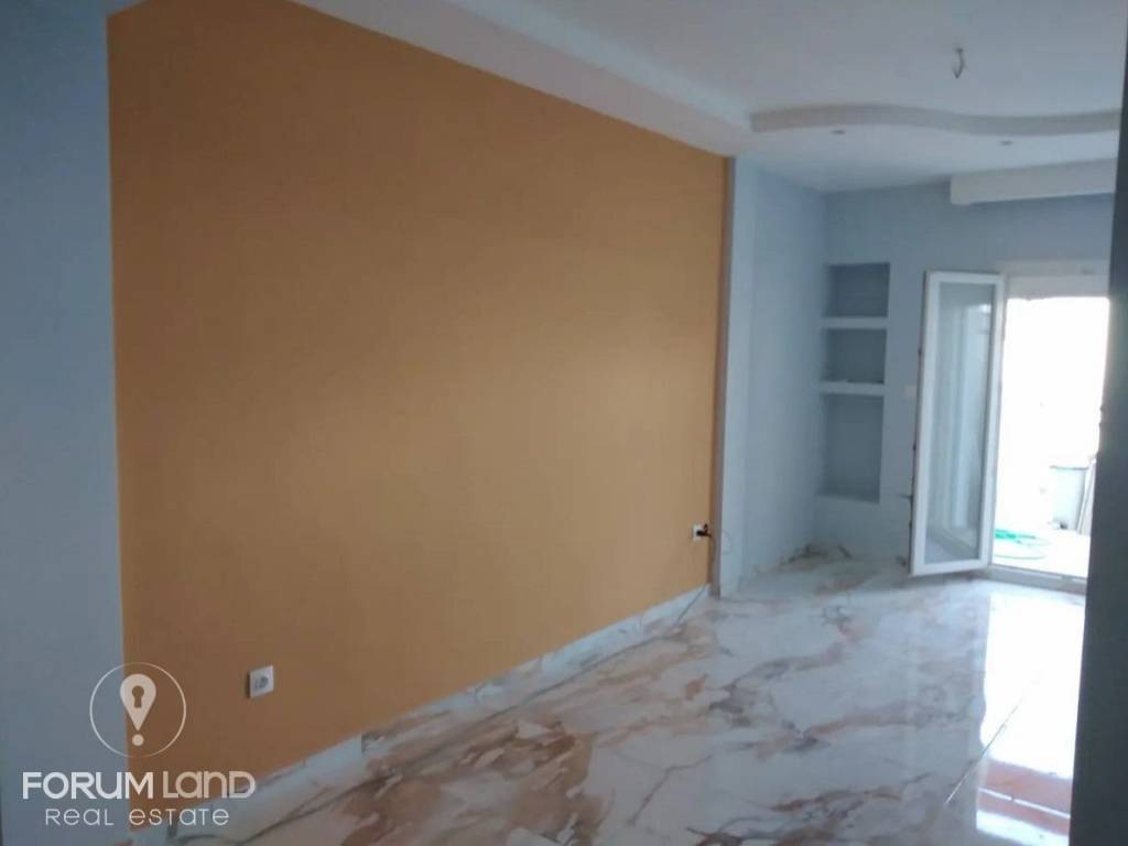 Forumland Real Estate, Σαλόνι