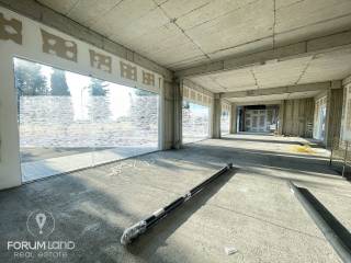 Forumland Real Estate, κατάστημα