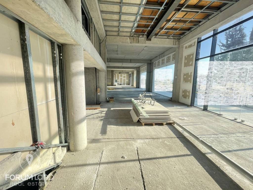 Forumland Real Estate, κατάστημα