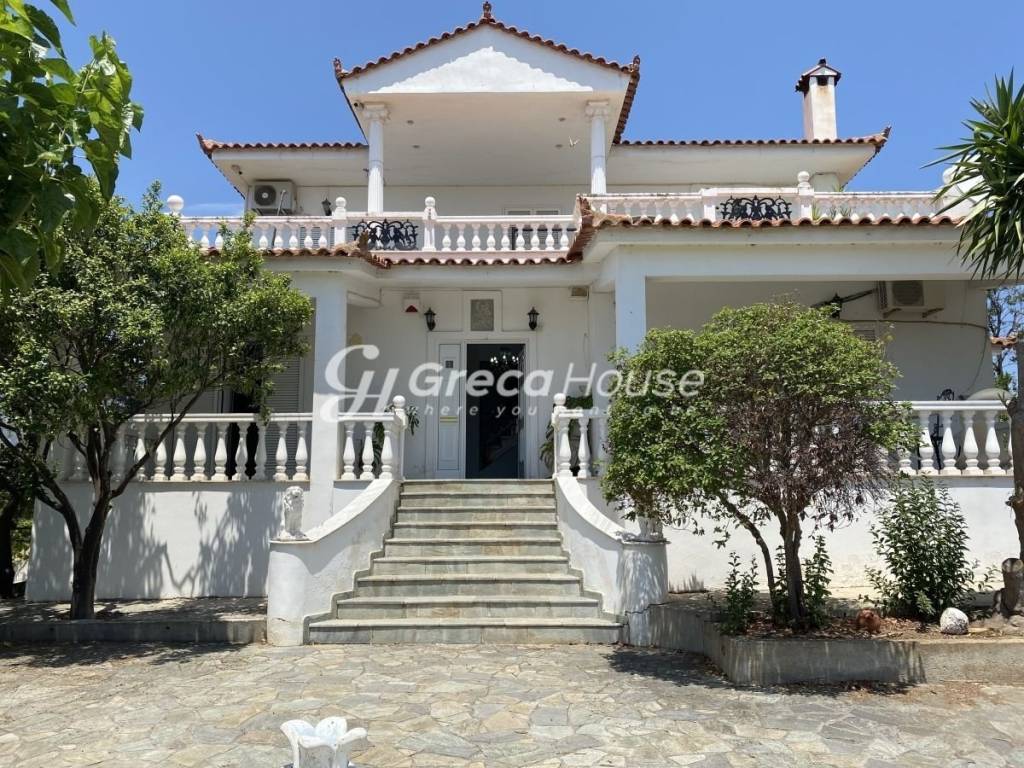 Βίλα προς πώληση στην Έυβοια με ανεμπόδιστη θέα θάλασσα