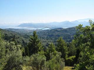 Η θέα από το αγροτεμάχιο