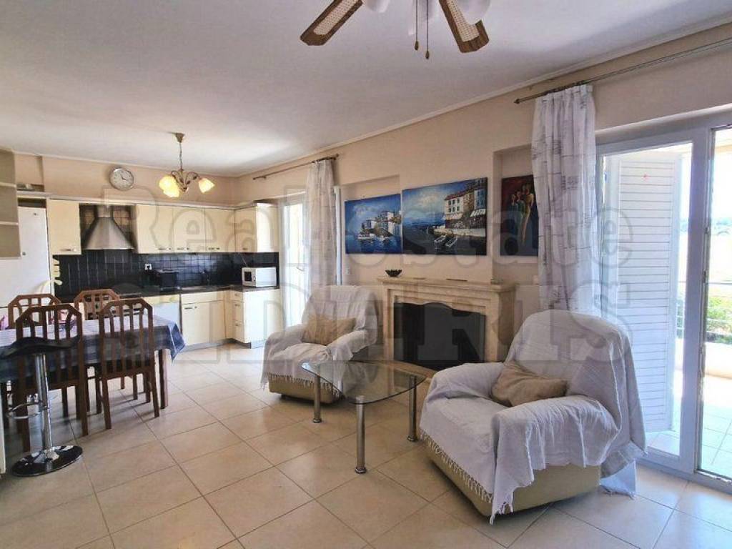 ΣΑΛΟΝΙ ΜΕ ΤΖΑΚΙ