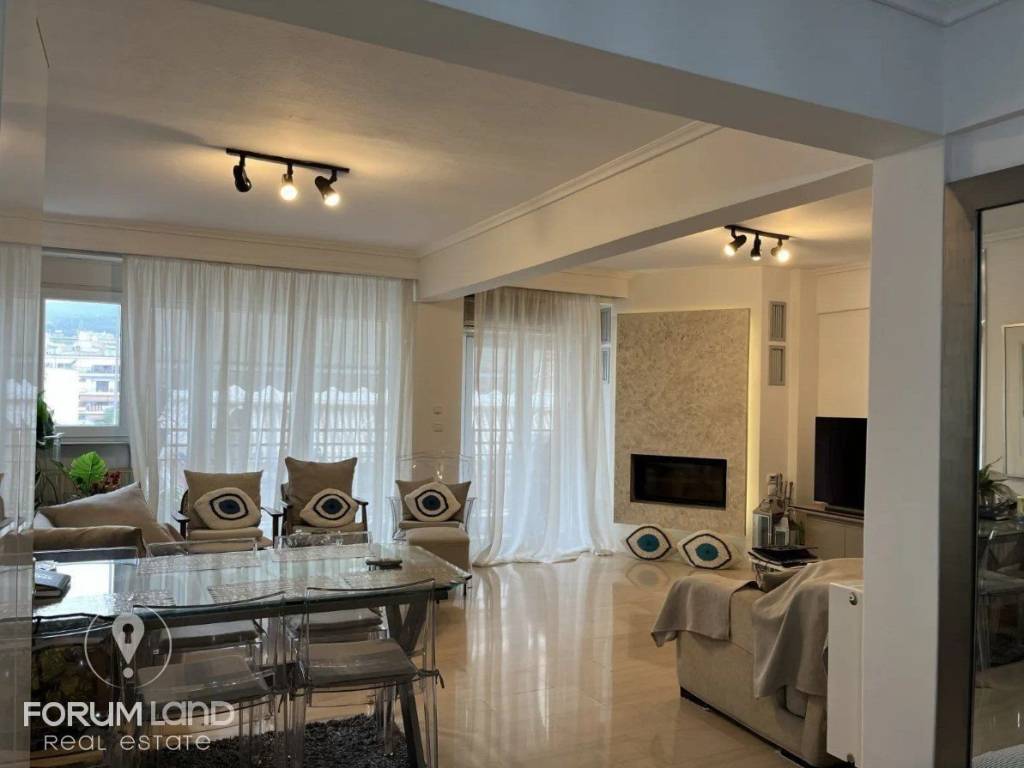 Forumland Real Estate, Σαλόνι με τζάκι