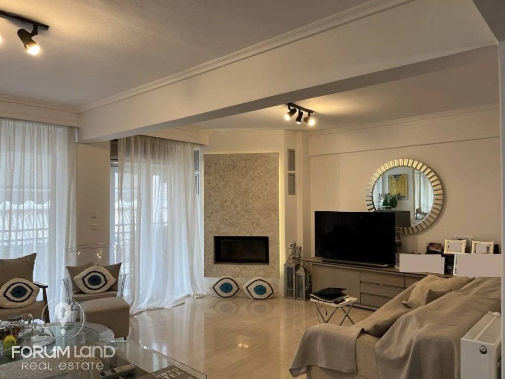 Forumland Real Estate, Σαλόνι με τζάκι