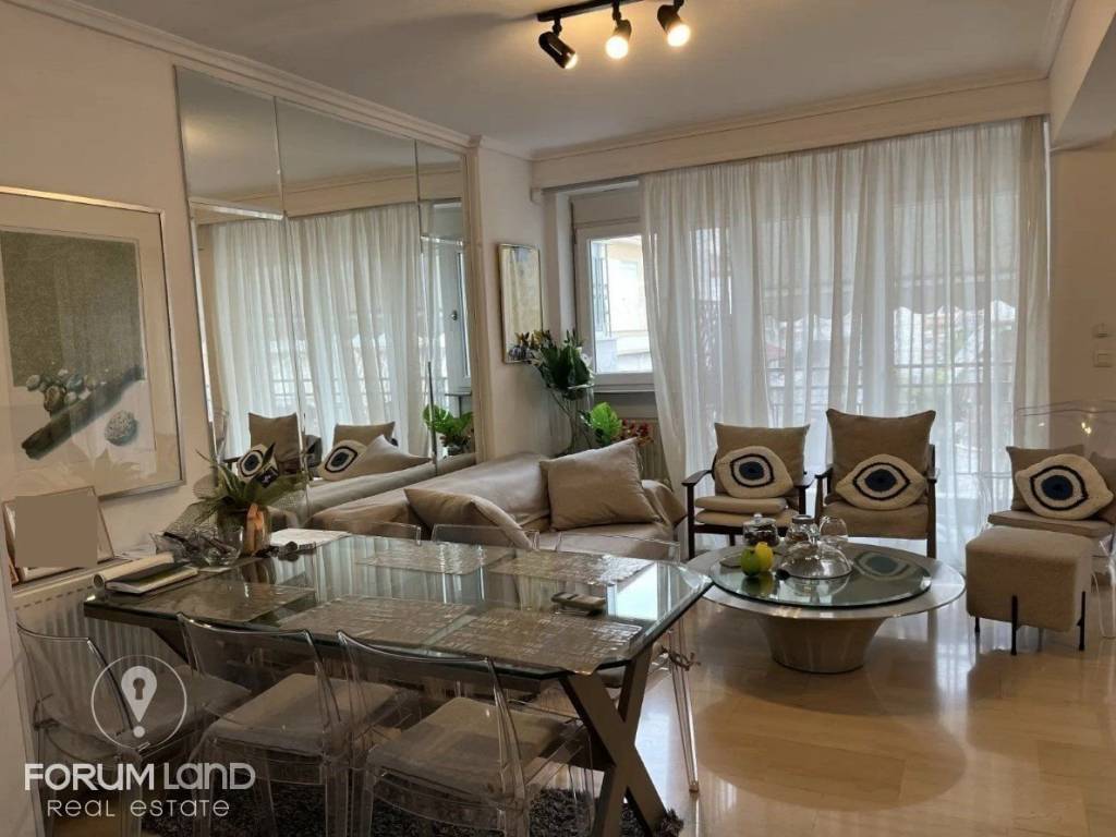 Forumland Real Estate, Σαλόνι με τζάκι