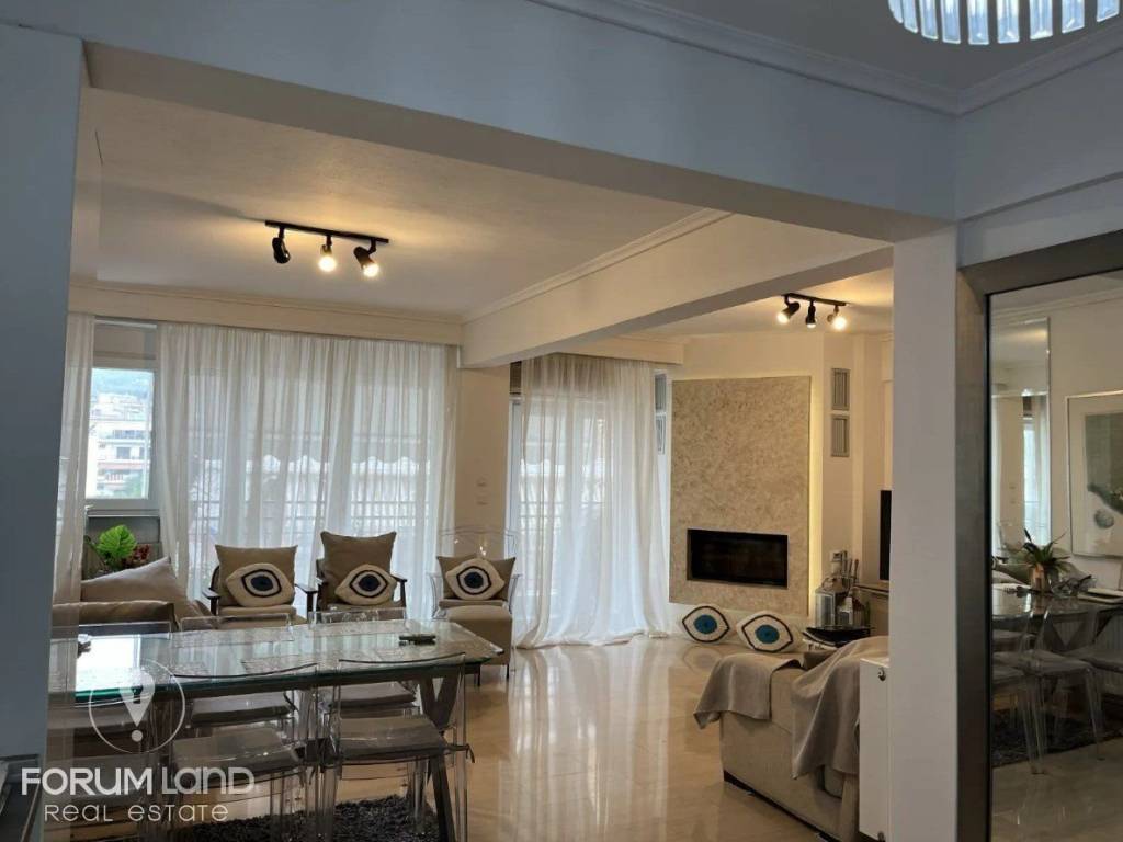 Forumland Real Estate, Σαλόνι με τζάκι