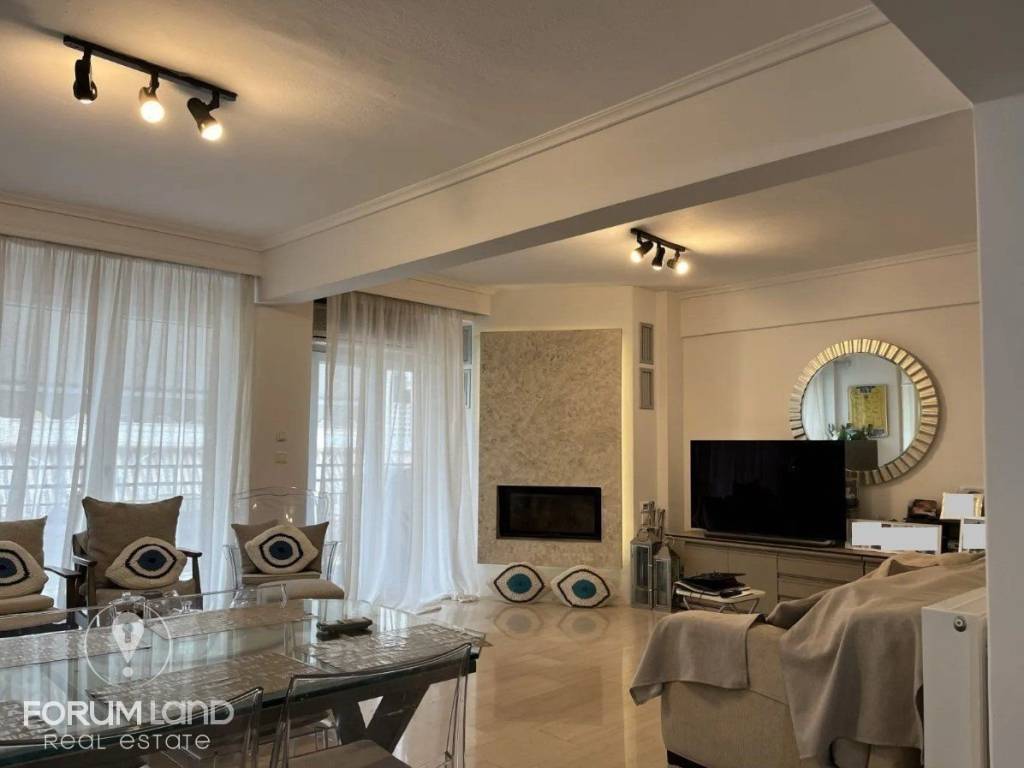 Forumland Real Estate, Σαλόνι με τζάκι