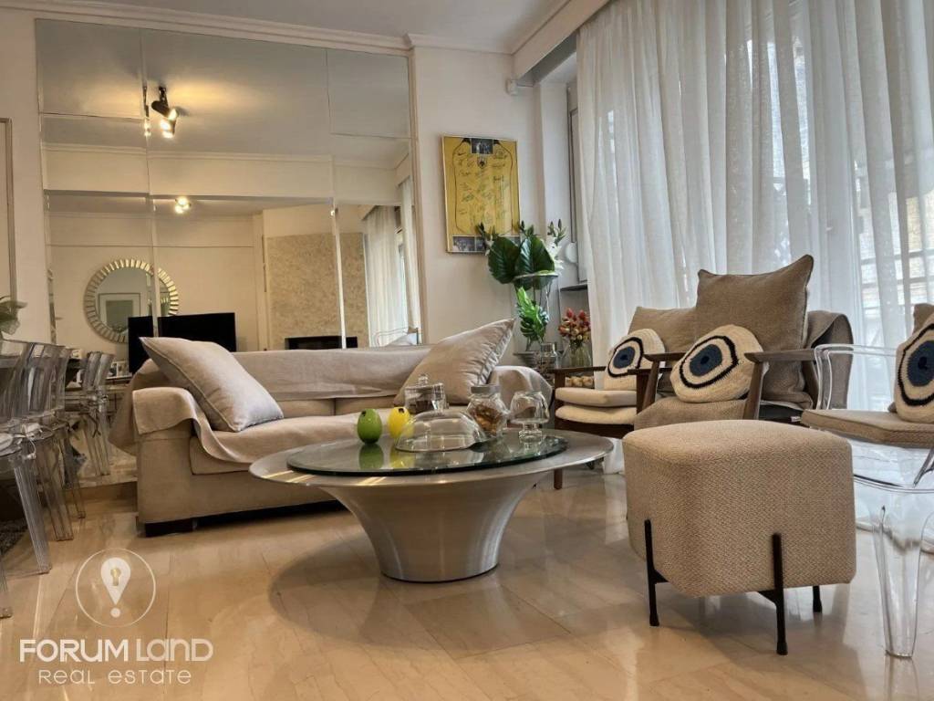 Forumland Real Estate, Σαλόνι με τζάκι