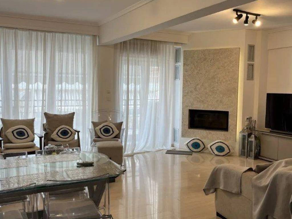 Forumland Real Estate, Σαλόνι με τζάκι