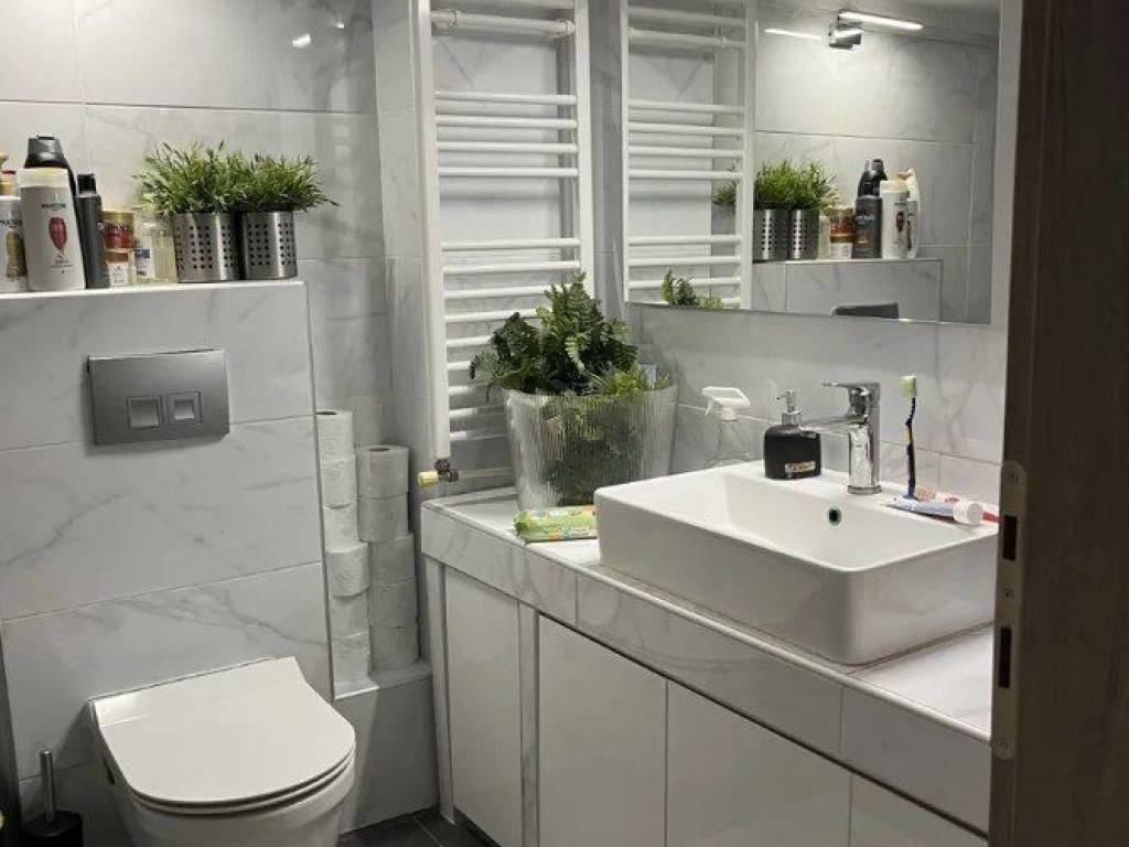 Forumland Real Estate, Μπάνιο