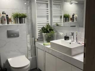 Forumland Real Estate, Μπάνιο