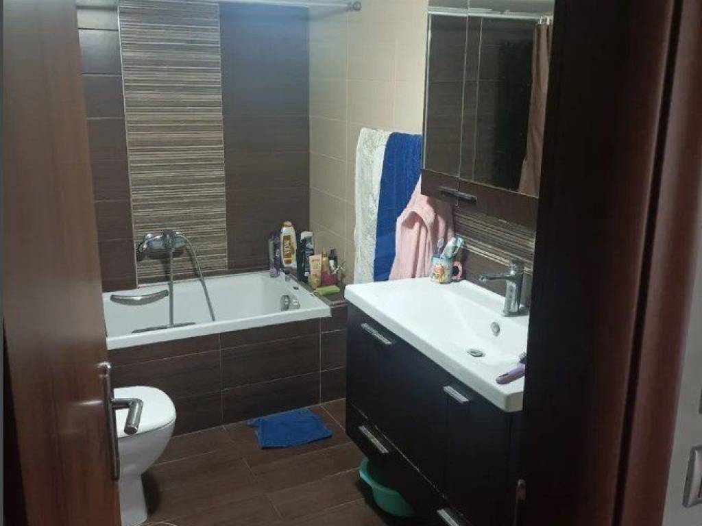 Forumland Real Estate, Μπάνιο