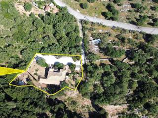 Aerial view with outlined border of the property
