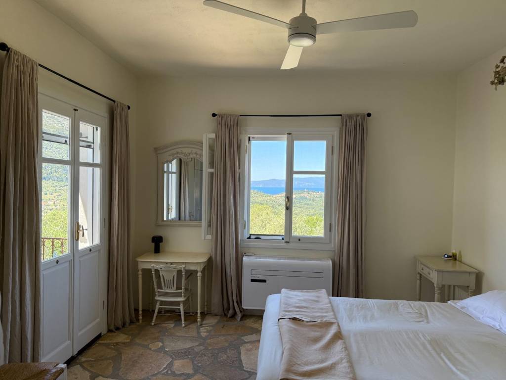 Double bedroom with sea views and balcony door
