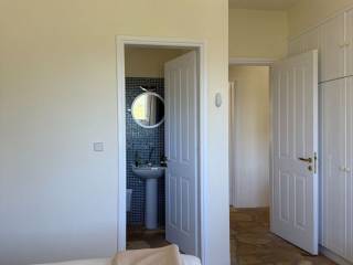 Double bedroom: en suite bathroom