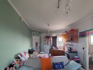 σαλόνι-κουζίνα