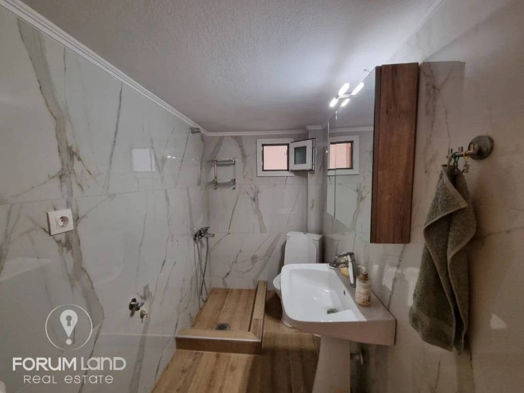 Forumland Real Estate, Μπάνιο