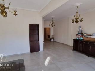 Forumland Real Estate, Σαλόνι