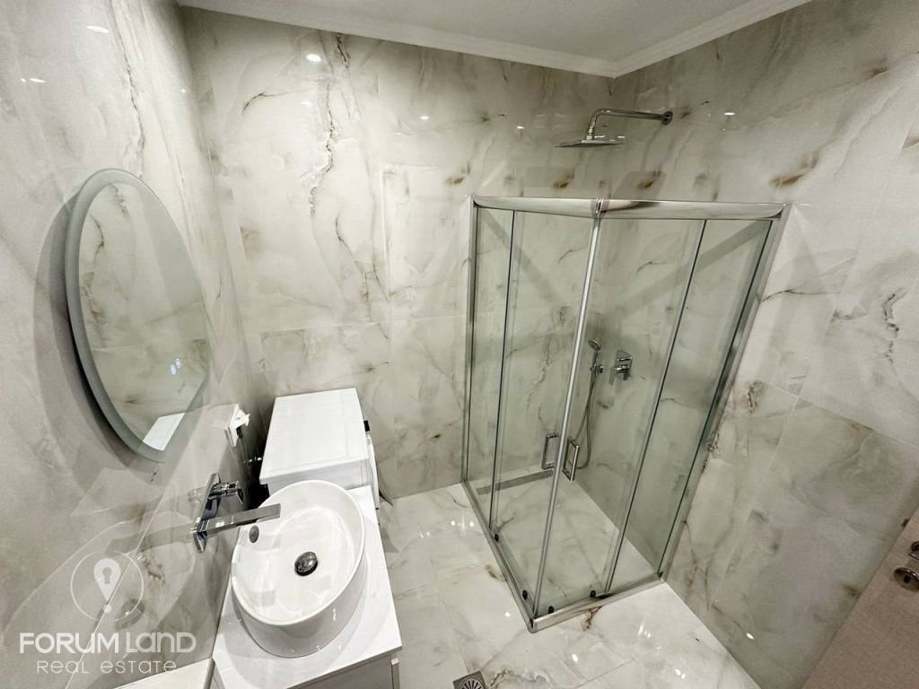 Forumland Real Estate, Μπάνιο