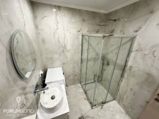 Forumland Real Estate, Μπάνιο