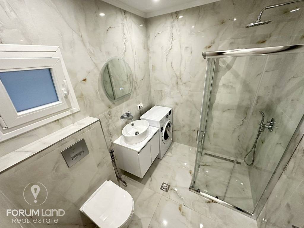 Forumland Real Estate, Μπάνιο