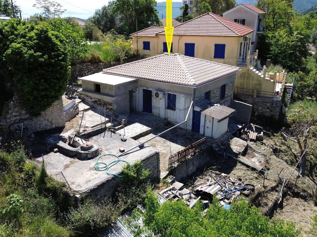 Aerial view and location of the house