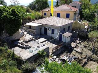 Aerial view and location of the house