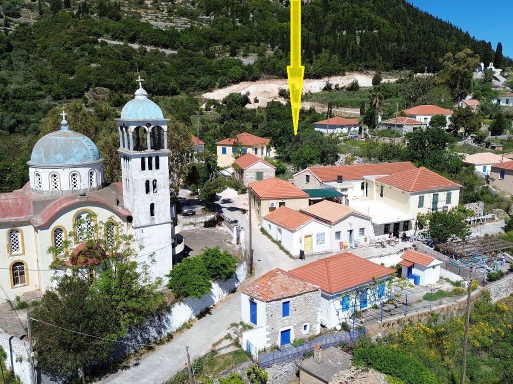 Aerial view and location of the property