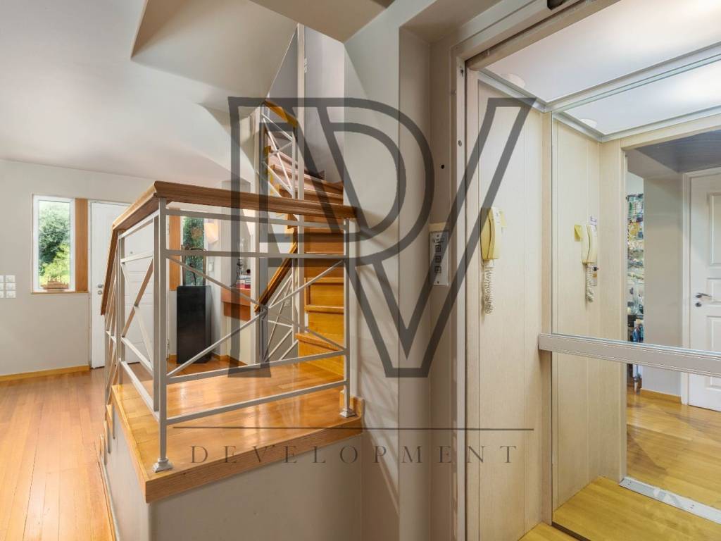 ημιόροφος &amp; γραφειο