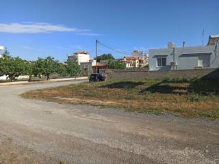 GONIAKO OIKOPEDO ME PROSOPSEIS 18 m. KAI 12 m.