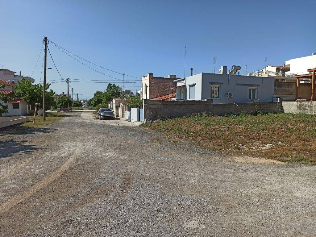 GONIAKO OIKOPEDO ME PROSOPSEIS 18 m. KAI 12 m.