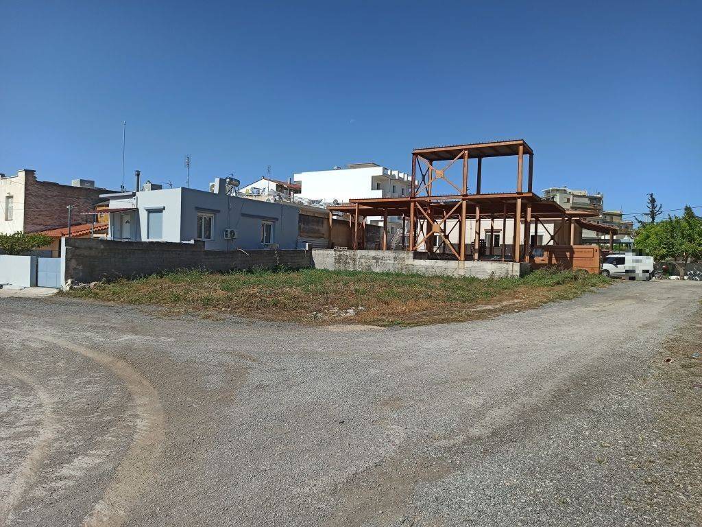 GONIAKO OIKOPEDO ME PROSOPSEIS 18 m. KAI 12 m.