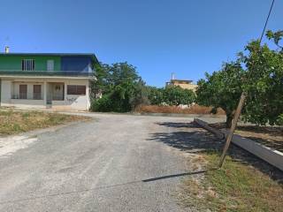 GONIAKO OIKOPEDO ME PROSOPSEIS 18 m. KAI 12 m.