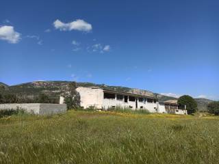 E NOTIA KAI DYTIKE OPSE TOY PTENOTROPHEIOY