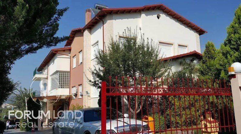 Forumland Real Estate, Επαγγελματικό κτίριο