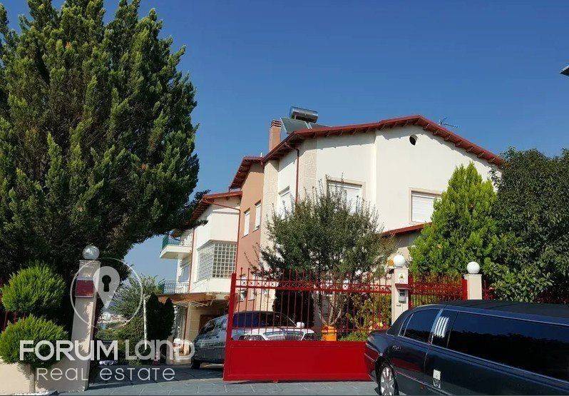 Forumland Real Estate, Επαγγελματικό κτίριο