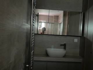 Forumland Real Estate, Μπάνιο