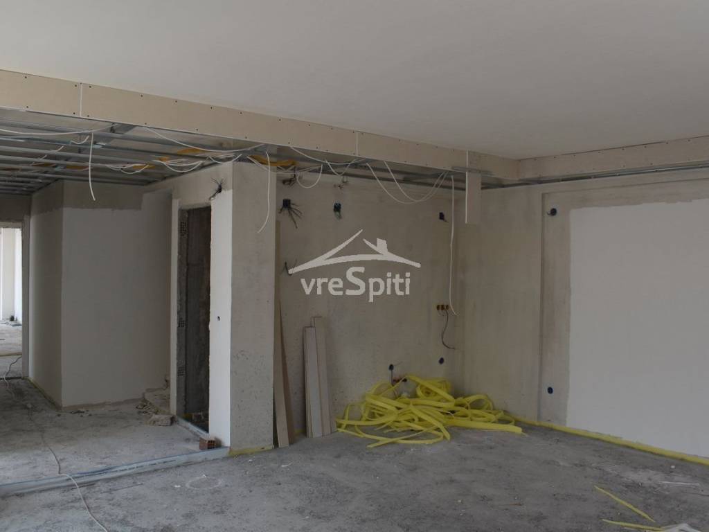 ΚΟΥΖΙΝΑ-ΚΑΘΙΣΤΙΚΟ-W.C.ΕΙΣΟΔΟΣ