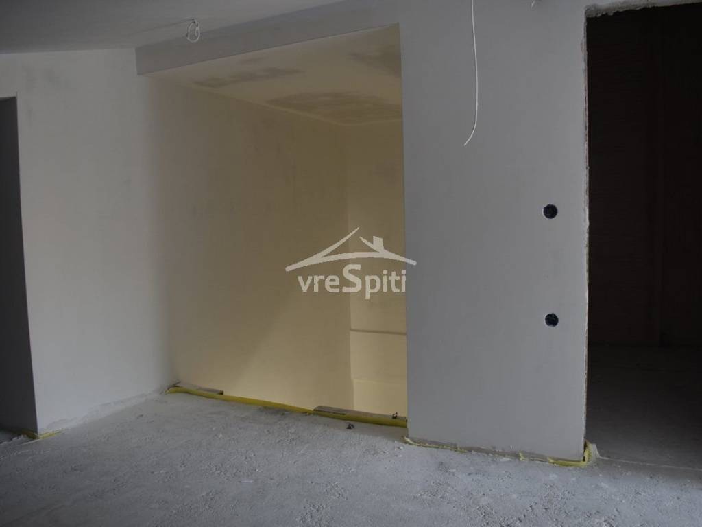 ΚΑΘΙΣΤΙΚΟ ΕΠΑΝΩ -ΣΚΑΛΕΣ -ΛΟΥΤΡΟ ΔΕΞΙΑ