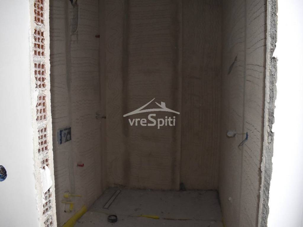 ΛΟΥΤΡΟ ΕΠΑΝΩ ΟΡΟΦΟΥ