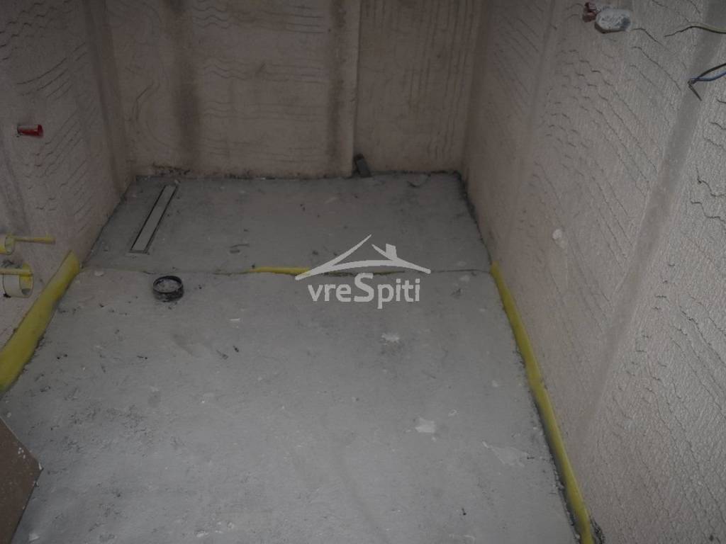 ΛΟΥΤΡΟ ΕΠΑΝΩ ΟΡΟΦΟΥ