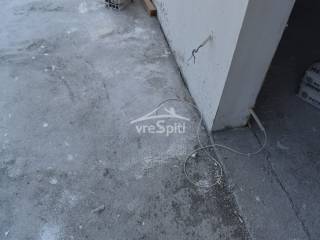 ΜΠΑΛΚΟΝΙ ΕΠΑΝΩ ΟΡΟΦΟΥ