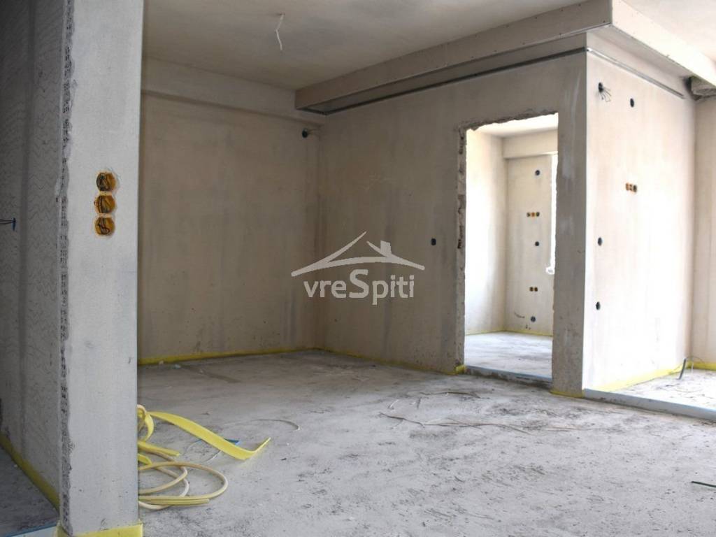 ΚΟΥΖΙΝΑ-ΥΠΝΟΔΩΜΑΤΙΟ ΚΑΤΩ ΕΠΙΠΕΔΟΥ ΣΤΟ ΒΑΘΟΣ